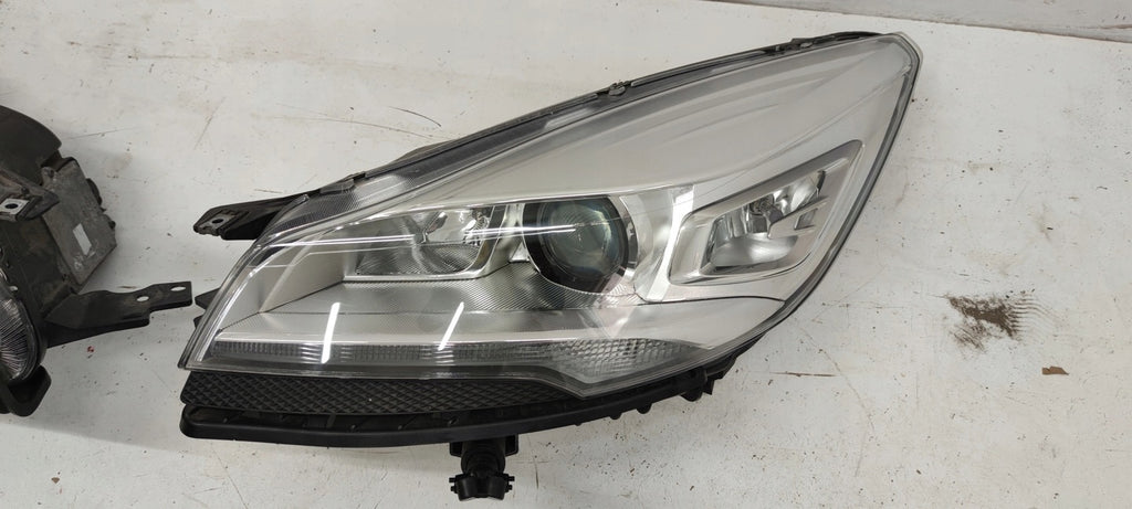 Frontscheinwerfer Ford Kuga II L1TB-13E015-CG LED Ein Stück (Rechts oder Links)