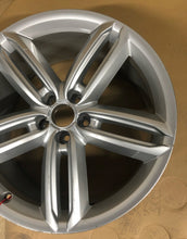 Laden Sie das Bild in den Galerie-Viewer, 1x Alufelge 20 Zoll 8.5&quot; 5x112 43ET Glanz Silber 4G9601025G Audi Rim Wheel