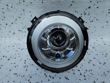 Laden Sie das Bild in den Galerie-Viewer, Frontscheinwerfer Mercedes-Benz W463 Xenon Vorderseite Scheinwerfer Headlight SCH6490845301on