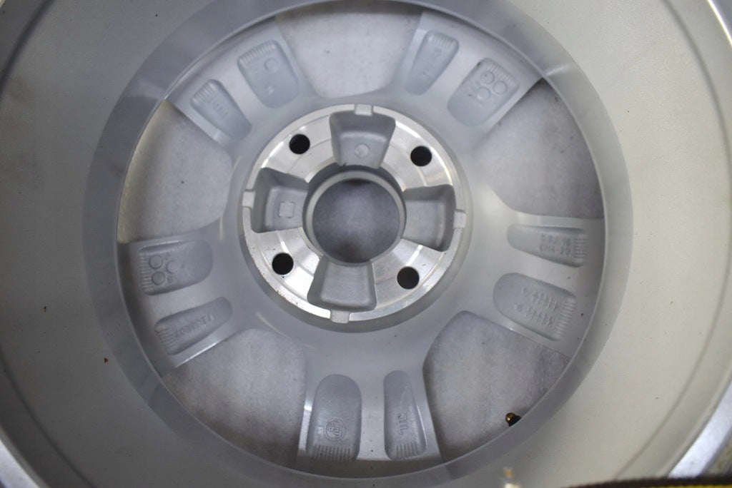 1x Alufelge 15 Zoll 6.5" 4x108 20ET Glanz Silber Peugeot 2008 Rim Wheel FEL8368562494vu