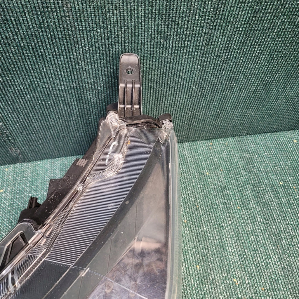 Frontscheinwerfer Toyota Yaris Cross 695060102 Links Scheinwerfer Headlight SCH7255871368qu