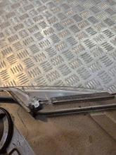 Laden Sie das Bild in den Galerie-Viewer, Frontscheinwerfer Toyota Yaris Links Scheinwerfer Headlight SCH3338231491jx