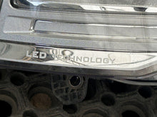 Laden Sie das Bild in den Galerie-Viewer, Frontscheinwerfer Daf 2188985 2210042986 Rechts Scheinwerfer Headlight SCH1739341542xh