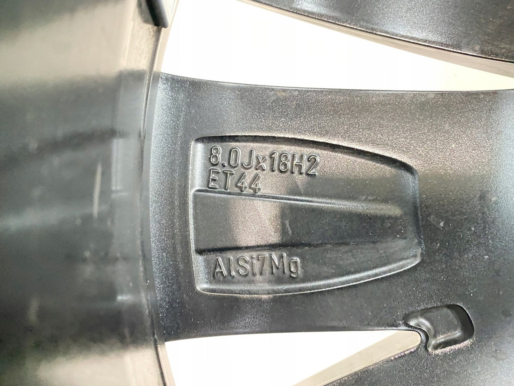 1x Alufelge 18 Zoll 8.0" 5x112 44ET Glanz Schwarz 3V0601025B Skoda Superb Iii