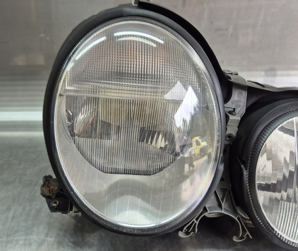 Frontscheinwerfer Mercedes-Benz W210 A2108204061 Xenon Rechts Headlight