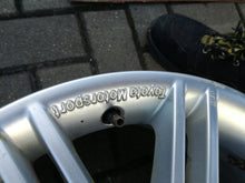 Laden Sie das Bild in den Galerie-Viewer, 1x Alufelge 16 Zoll 7.0&quot; 4x100 45ET AM300185 Toyota Yaris Rim Wheel