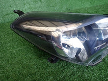 Laden Sie das Bild in den Galerie-Viewer, Frontscheinwerfer Toyota Yaris OD-158 Rechts Scheinwerfer Headlight
