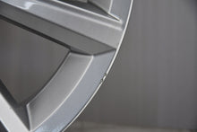 Laden Sie das Bild in den Galerie-Viewer, 1x Alufelge 17 Zoll 7.5" 5x112 45ET Glanz Silber 2GA601025M VW T-Roc Troc FEL1620897972iz