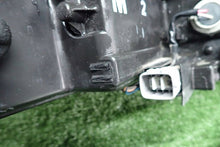 Laden Sie das Bild in den Galerie-Viewer, Frontscheinwerfer Toyota Yaris Links Scheinwerfer Headlight SCH9248515040ds