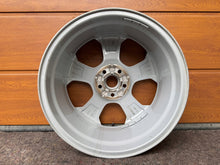 Laden Sie das Bild in den Galerie-Viewer, 1x Alufelge 17 Zoll 7.5&quot; 5x108 52 5ET Glanz Silber CJ5C-1007-B2B Ford Kuga