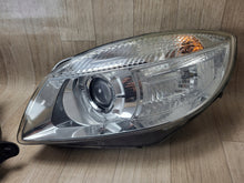 Laden Sie das Bild in den Galerie-Viewer, Frontscheinwerfer Skoda Fabia II Roomster Ein Satz Scheinwerfer Headlight SCH8724831178wg