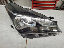 Laden Sie das Bild in den Galerie-Viewer, Frontscheinwerfer Toyota Yaris Rechts Scheinwerfer Headlight SCH3798891628ji