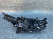 Load image into Gallery viewer, Frontscheinwerfer Toyota Yaris Links Scheinwerfer Headlight