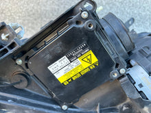 Laden Sie das Bild in den Galerie-Viewer, Frontscheinwerfer Toyota Auris 81110-02A51 Xenon Rechts Scheinwerfer Headlight