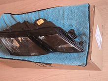 Laden Sie das Bild in den Galerie-Viewer, Frontscheinwerfer Skoda Octavia III 5E1941016C Rechts Scheinwerfer Headlight SCH1860489345nc