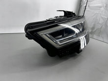 Laden Sie das Bild in den Galerie-Viewer, Frontscheinwerfer Audi A3 8V0941033C Ein Stück (Rechts oder Links) Headlight