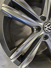 Laden Sie das Bild in den Galerie-Viewer, 1x Alufelge 18 Zoll 7.0" 5x112 43ET Glanz Silber 5NA601025M VW Tiguan Rim Wheel FEL7261626882mh
