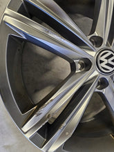 Load image into Gallery viewer, 1x Alufelge 18 Zoll 7.0" 5x112 43ET Glanz Silber 5NA601025M VW Tiguan Rim Wheel FEL7261626882mh