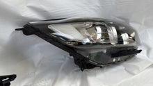 Laden Sie das Bild in den Galerie-Viewer, Frontscheinwerfer Kia Sorento I 92102-C5200 Rechts Scheinwerfer Headlight SCH6686129244mo