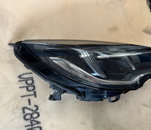 Laden Sie das Bild in den Galerie-Viewer, Frontscheinwerfer Opel Astra 39055746 662588537 LED Rechts Headlight SCH9571124871rs