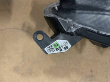 Laden Sie das Bild in den Galerie-Viewer, Frontscheinwerfer Toyota 4 Yaris K0-6EU Rechts Scheinwerfer Headlight