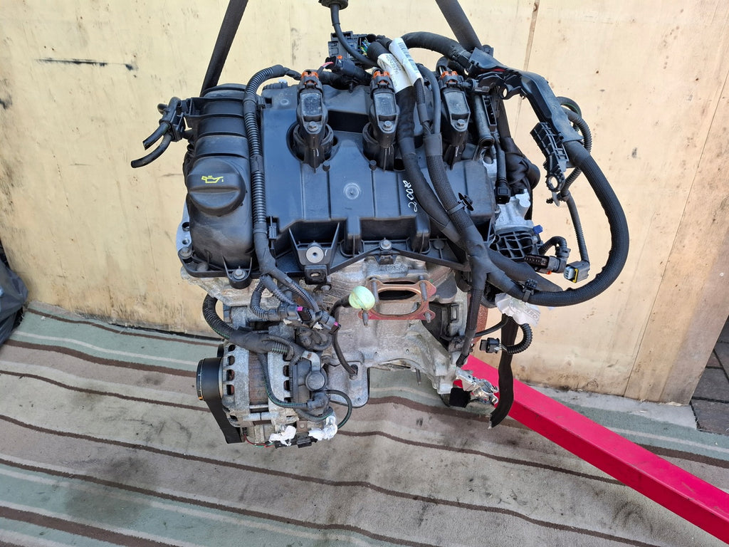 Motor Peugeot 2008 I HM05 1.2 VTI 27TKm Benzin Engine Komplett