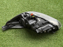 Load image into Gallery viewer, Frontscheinwerfer Ford Focus F1EB-13D154-CC Rechts Scheinwerfer Headlight SCH1423982258fi