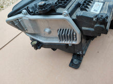 Load image into Gallery viewer, Frontscheinwerfer VW Caddy 5NB941773 Links Scheinwerfer Headlight SCH5301815064hv