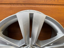 Load image into Gallery viewer, 1x Alufelge 18 Zoll 7.0&quot; 5x112 45ET Glanz Silber 57A601025E Skoda Kodiaq