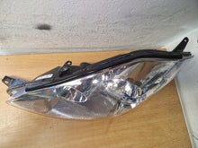 Laden Sie das Bild in den Galerie-Viewer, Frontscheinwerfer Toyota Sienna Xenon Links Scheinwerfer Headlight