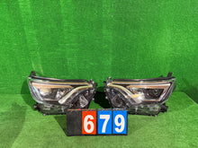 Laden Sie das Bild in den Galerie-Viewer, Frontscheinwerfer Toyota CSC24152 Ein Satz Scheinwerfer Headlight SCH6997403640th