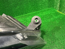 Laden Sie das Bild in den Galerie-Viewer, Frontscheinwerfer Skoda Superb III 3V1941016B Xenon Rechts Headlight