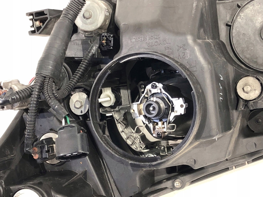 Frontscheinwerfer Toyota Avensis AEH296HR- Ein Stück (Rechts oder Links)