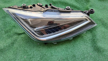 Laden Sie das Bild in den Galerie-Viewer, Frontscheinwerfer Seat Ibiza 5F1941008F Rechts Scheinwerfer Headlight