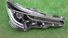 Laden Sie das Bild in den Galerie-Viewer, Frontscheinwerfer Toyota Corolla 8111002578 LED Ein Stück (Rechts oder Links)