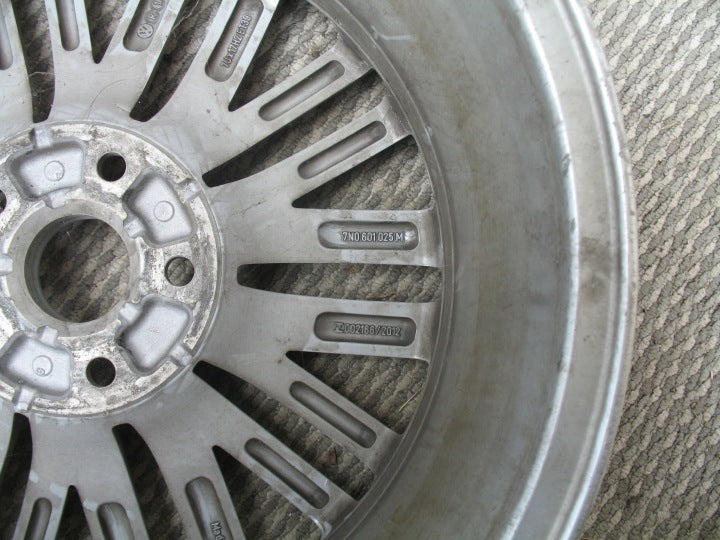 1x Alufelge 17 Zoll 7.0" 5x112 39ET Glanz Silber 7N0601025C VW Rim Wheel FEL9568172772bg