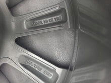 Laden Sie das Bild in den Galerie-Viewer, 1x Alufelge 17 Zoll 7.0&quot; 5x112 49ET 5E0601025BQ Skoda Superb III Octavia