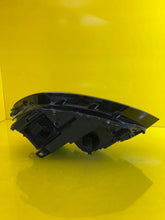 Laden Sie das Bild in den Galerie-Viewer, Frontscheinwerfer VW Touran 5TB941082A Full LED Rechts Scheinwerfer Headlight SCH6073833018zq
