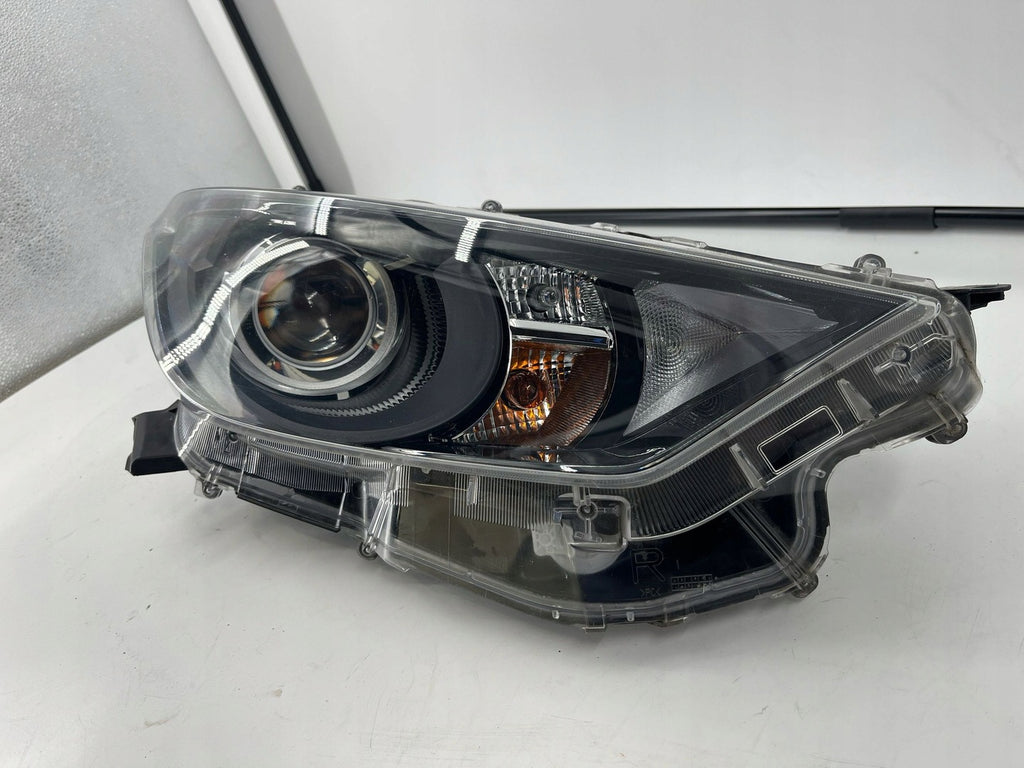 Frontscheinwerfer Toyota Yaris 9922681017 9922681010 Rechts Headlight SCH8582052254tm