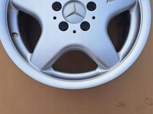 Laden Sie das Bild in den Galerie-Viewer, 1x Alufelge 17 Zoll 7.5" 5x112 37ET A1704011102 Mercedes-Benz Slk R170 Rim Wheel FEL3650952524jz