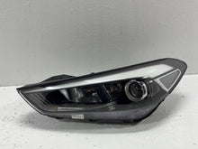 Laden Sie das Bild in den Galerie-Viewer, Frontscheinwerfer Hyundai Tucson 92101-D7100 Links Scheinwerfer Headlight SCH8881361179cq