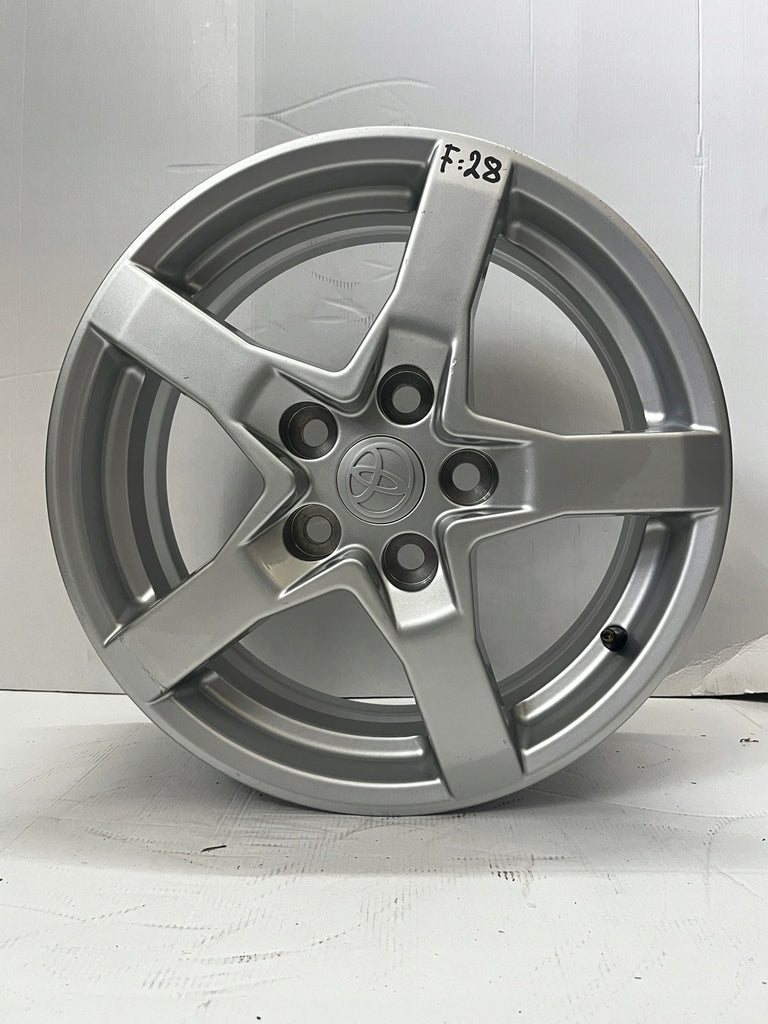 1x Alufelge 16 Zoll 6.5" 5x114.3 45ET Silber PZ474-E8670- Toyota Corolla Avensis