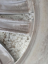 Laden Sie das Bild in den Galerie-Viewer, 1x Alufelge 17 Zoll 7.0&quot; 5x108 40,5ET 31471309 Volvo S60 V60 Rim Wheel