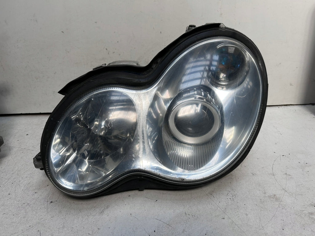 Frontscheinwerfer Mercedes-Benz W203 A2038203761 Xenon Ein Satz Headlight SCH5381115085fq