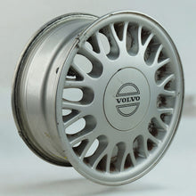 Laden Sie das Bild in den Galerie-Viewer, 1x Alufelge 15 Zoll 6.5&quot; 5x108 9134053 Volvo Rim Wheel