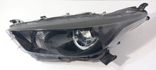 Load image into Gallery viewer, Frontscheinwerfer Toyota Yaris Links Scheinwerfer Headlight