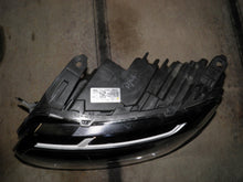 Laden Sie das Bild in den Galerie-Viewer, Frontscheinwerfer Dacia Duster 260602465R Links Scheinwerfer Headlight