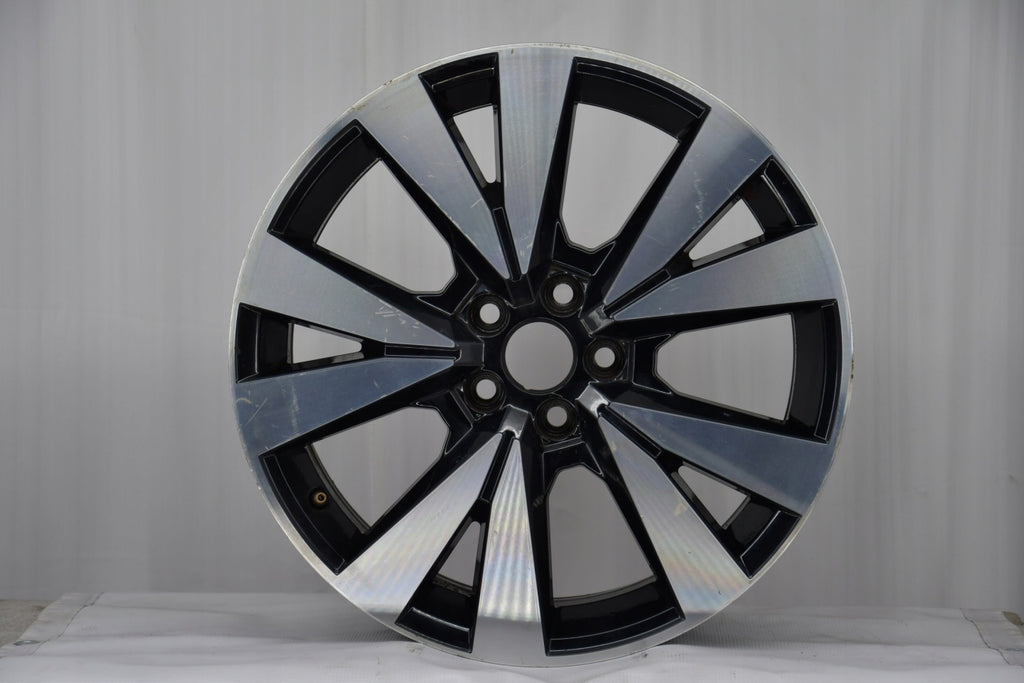 1x Alufelge 17 Zoll 6.5" 5x100 48ET Glanz Silber 6F9601025D Seat Arona Rim Wheel FEL6482386608ms
