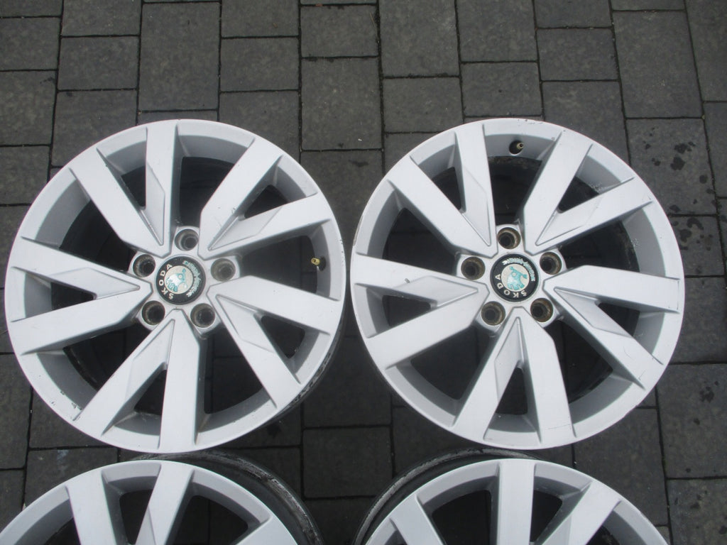 4x Alufelge 16 Zoll 6.5" 5x112 41ET Glanz Silber 3G0601025A Skoda I Rim Wheel FEL4936431459nv