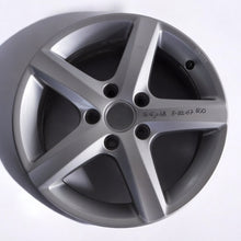 Laden Sie das Bild in den Galerie-Viewer, 1x Alufelge 16 Zoll 6.0&quot; 5x112 48ET Silber VW Touran Rim Wheel